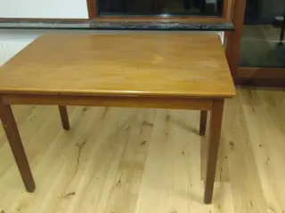 Teaktræs bord