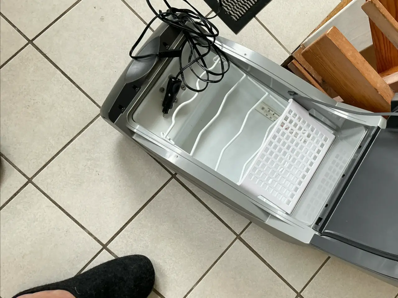 Billede 2 - 12 v. Køleboks til bilens bagsæde mv..
