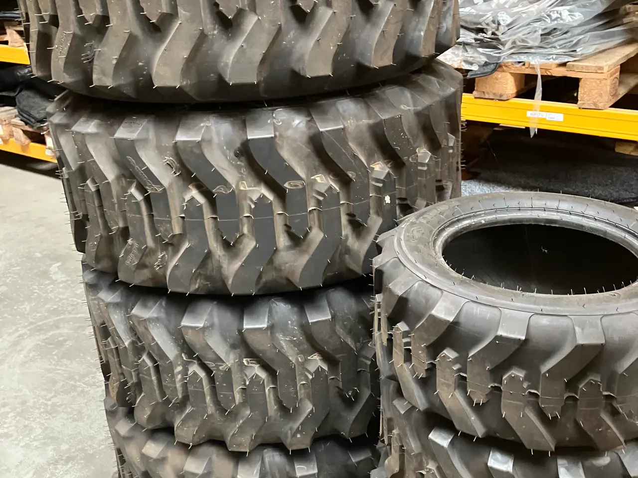 Billede 1 - 4 Stk Dæk til Mini traktor.