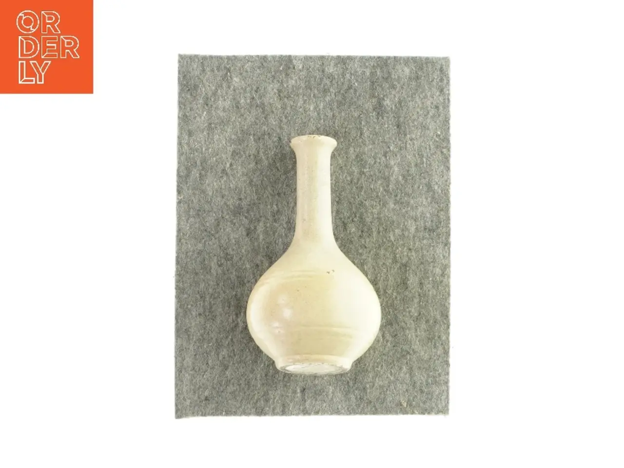 Billede 1 - Vase med tynd åbning fra ukendt (str. HØ 15x9)