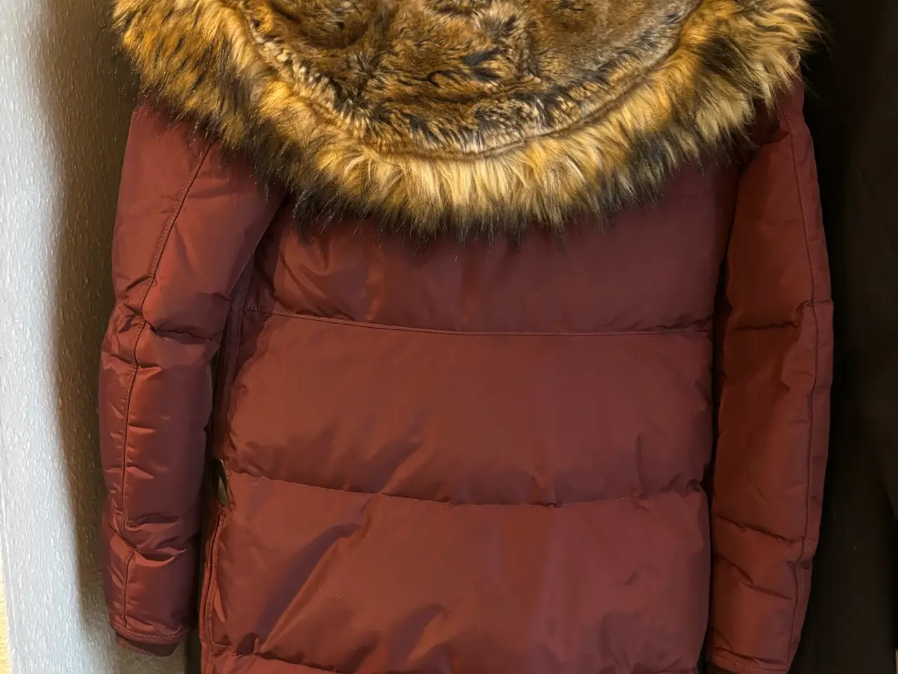 Billede 2 -   Vinterfrakke; Bordeaux Parajumpers
