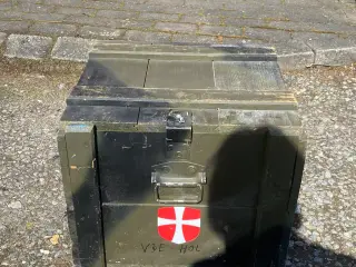 Gamle militær kasser