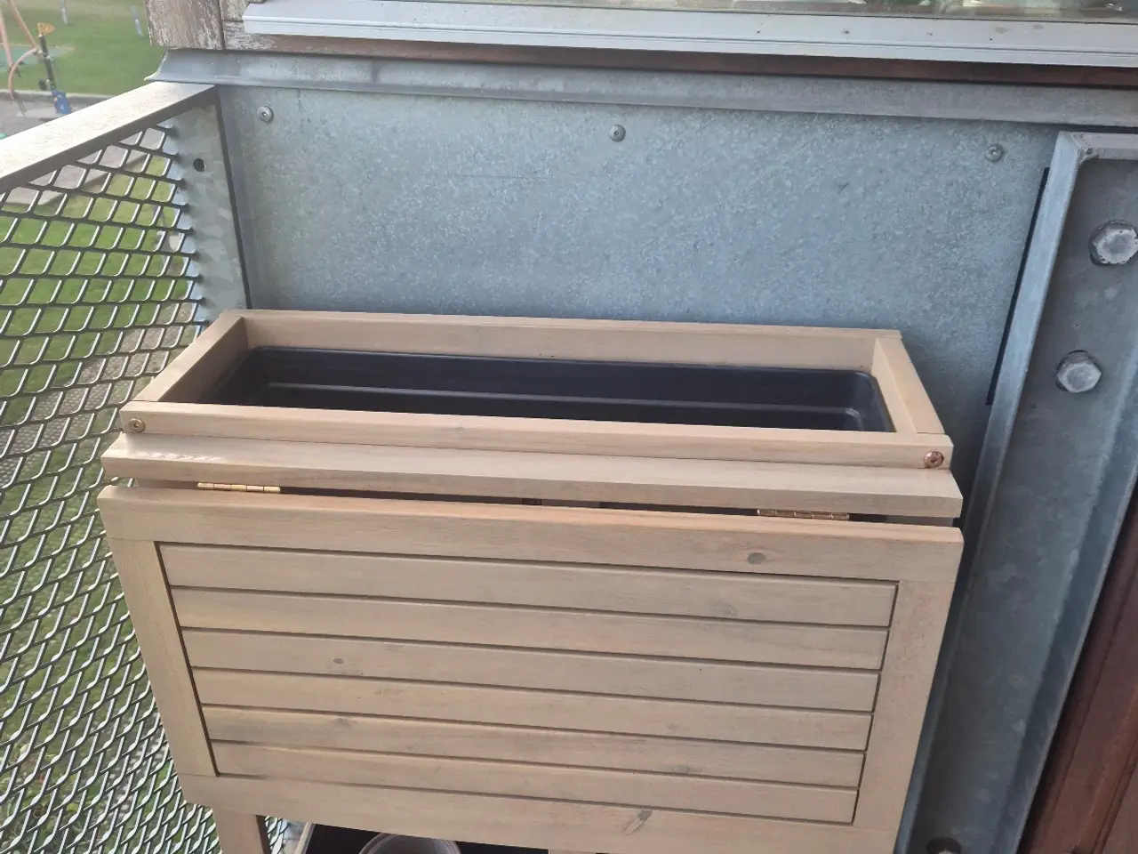 Billede 2 - Foldebord VANDREFALK Jysk bord med plantekasse.