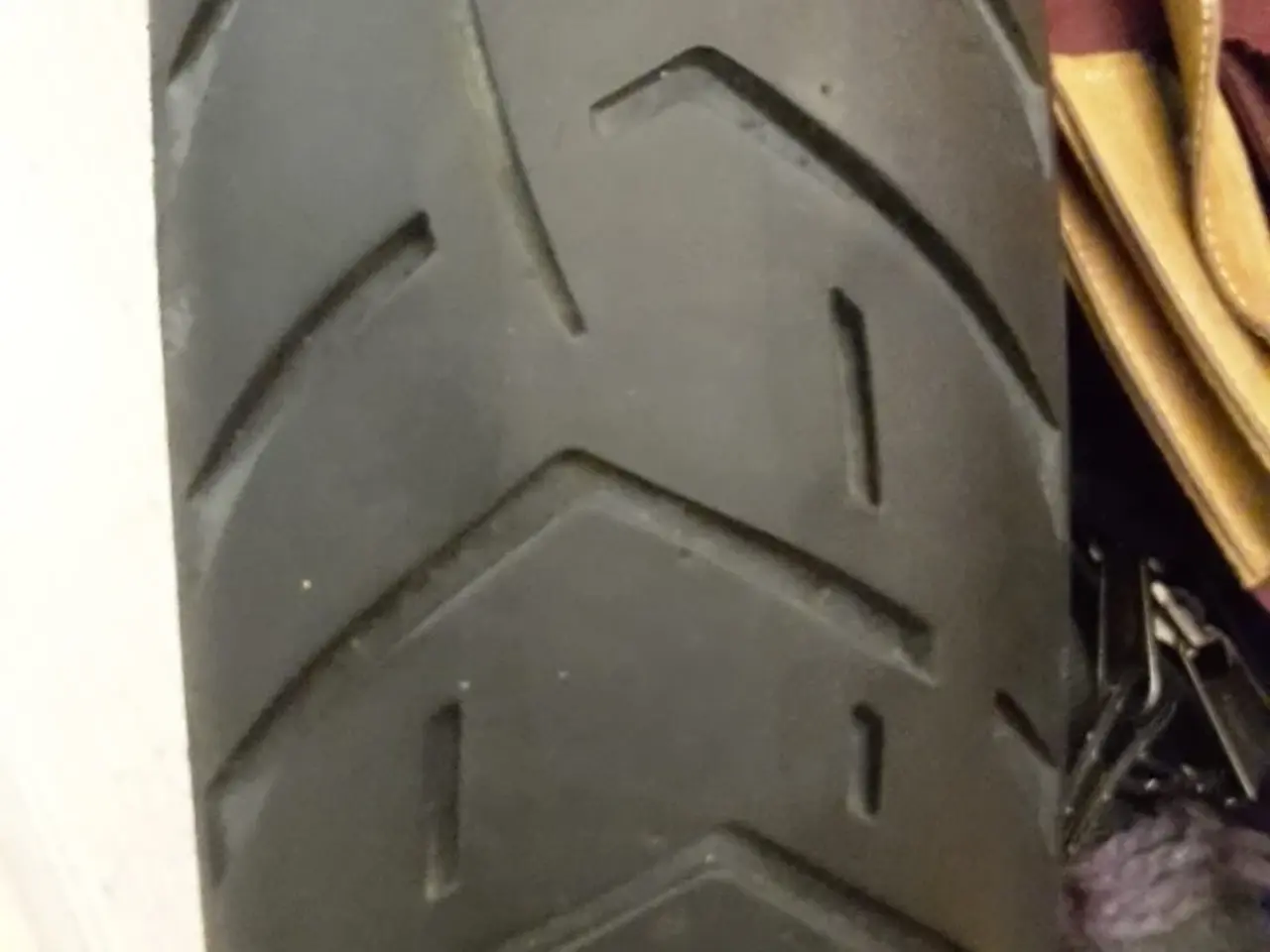 Billede 2 - Metzeler Bagdæk 150/70-R17 med 3mm mønster