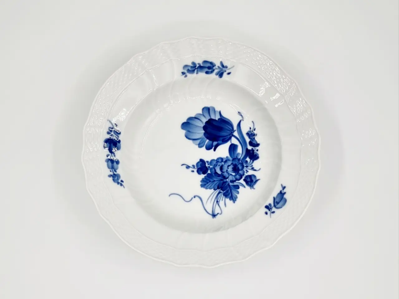 Billede 1 - Blå Blomst Svejfet Stor Dyb Tallerken nr. 10-1614. sortering 1
