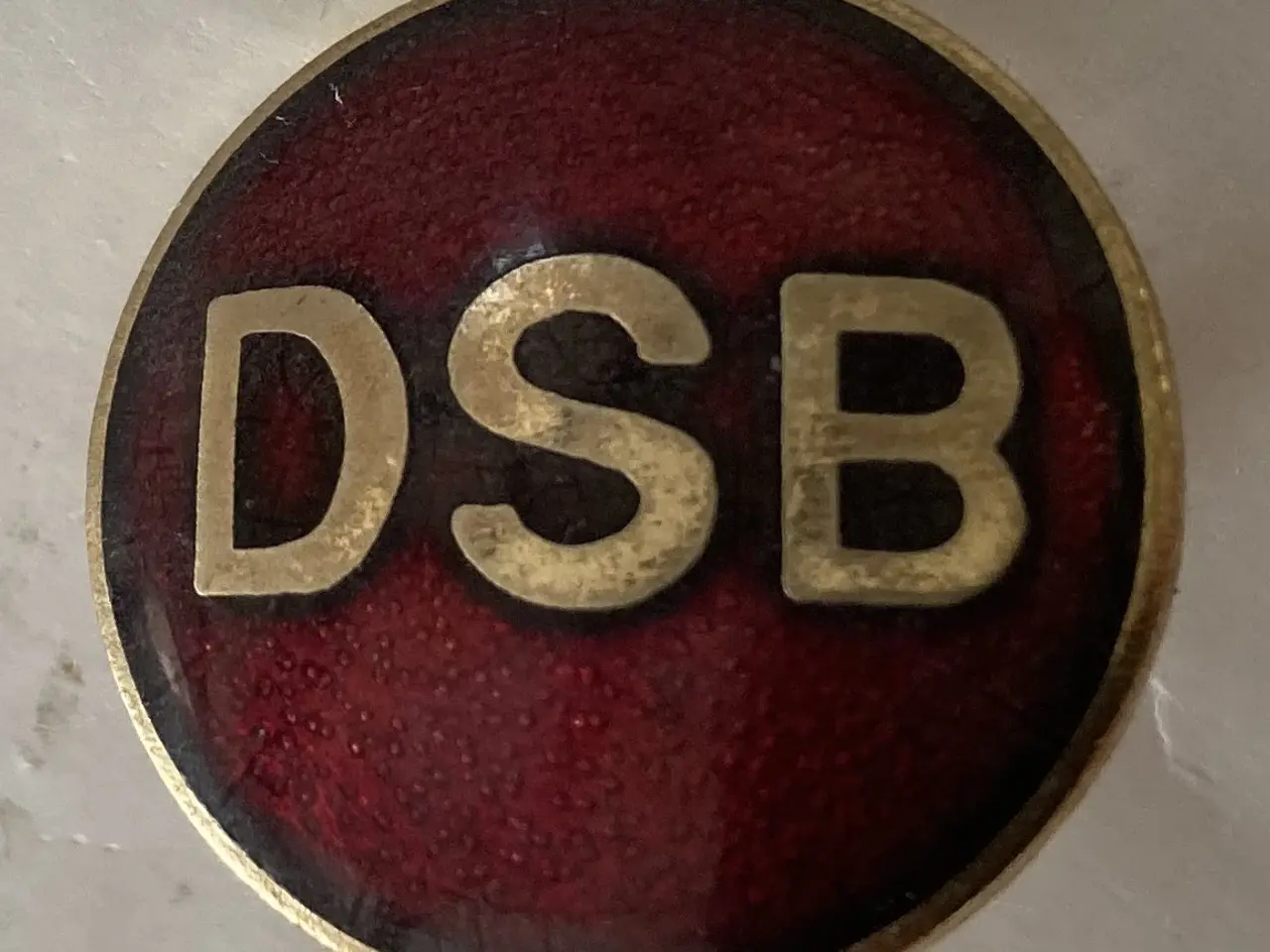 Billede 1 - 1 Emblem / Bolcheknap, DSB kasket 1983-2000