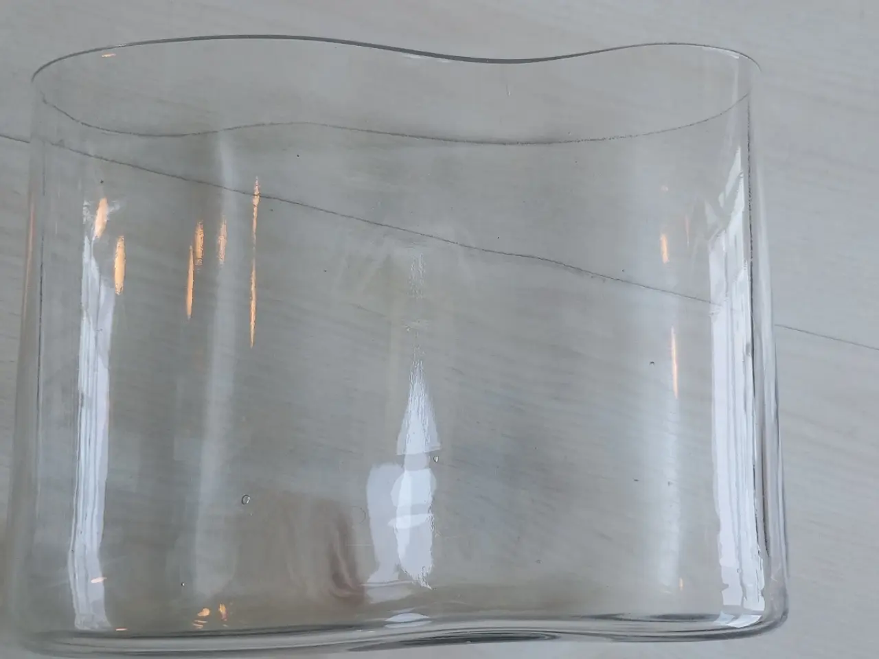 Billede 3 - Tulipan vase. Bølget form. Klar glas.