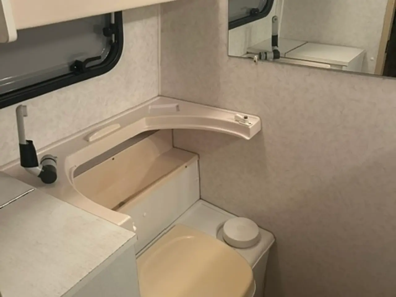 Billede 7 - Campingvogn m 7 sovepladser og 1 år gammel fortelt
