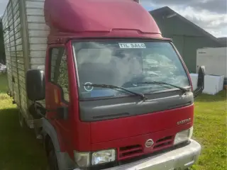 Nissan capstar sælges til import