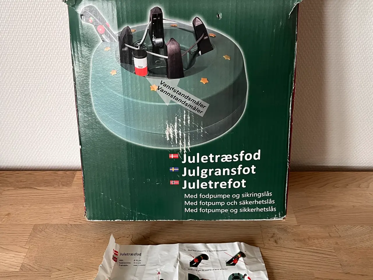 Billede 8 - Juletræsfod med fodpumpe og vandbeholder