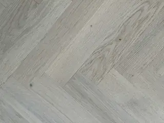 Egetræ med lak