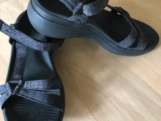 Sketchers sandaler str 39.