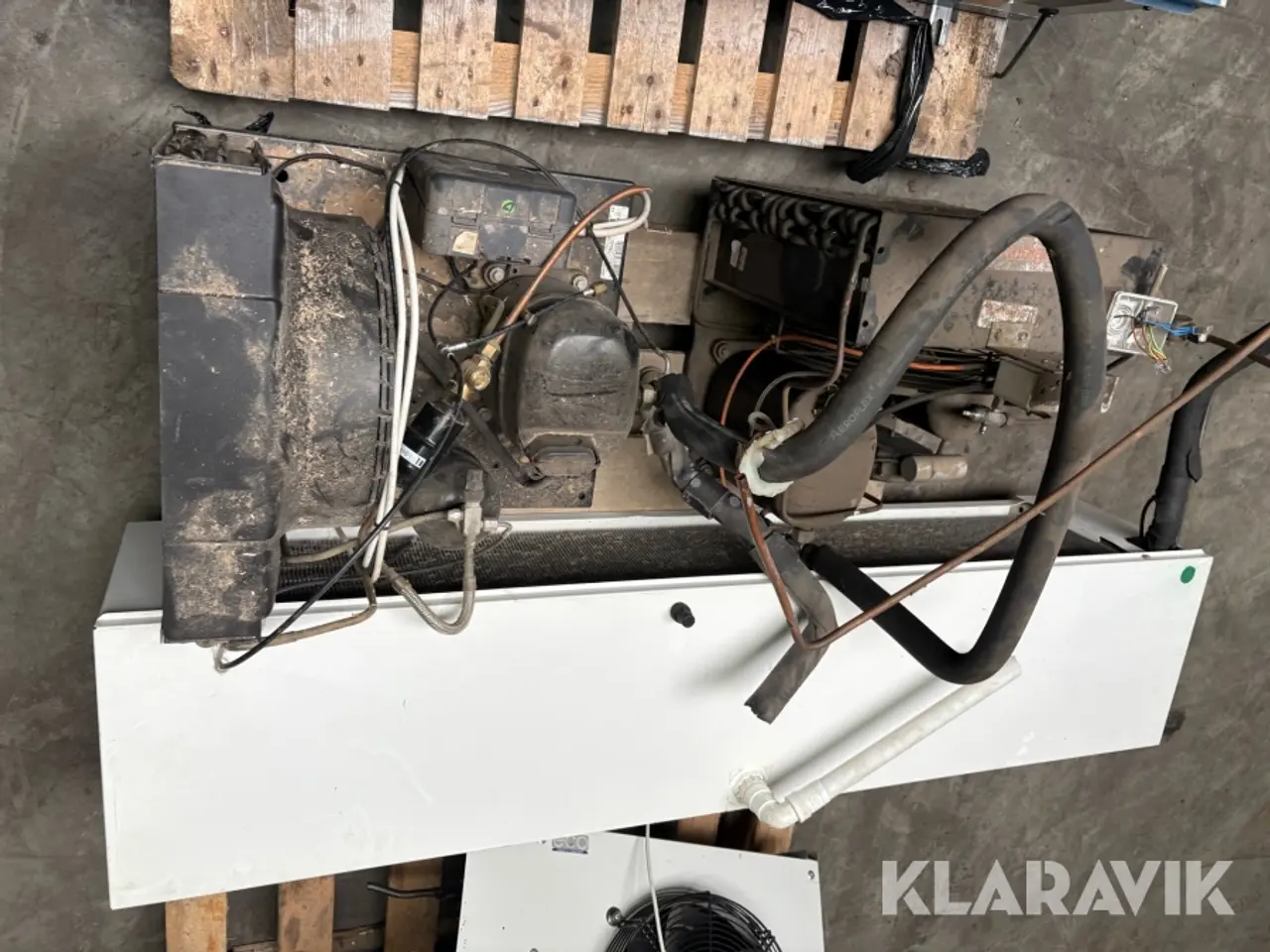 Billede 12 - Køle-kondensator og ventilations udstyr fra pels produktion