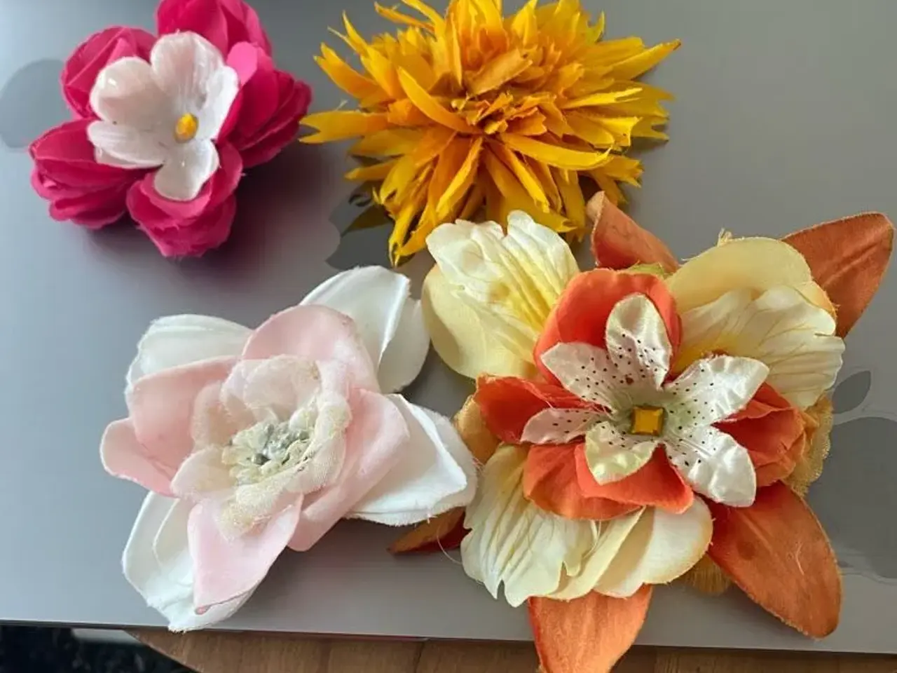 Billede 1 - Flotte hårspænder med blomster