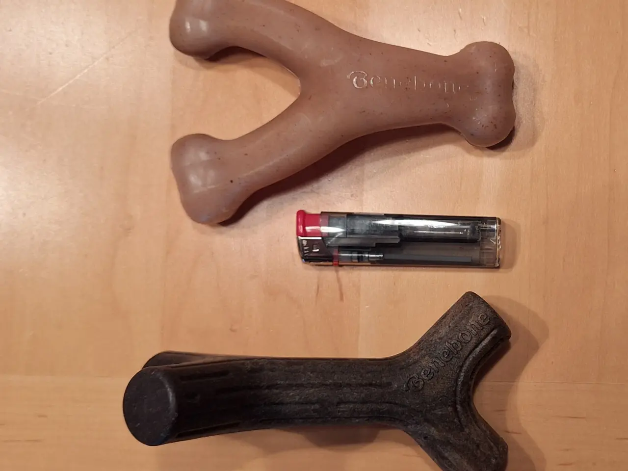 Billede 1 - 2 helt nye "Benebone" tyggeben sælges.
