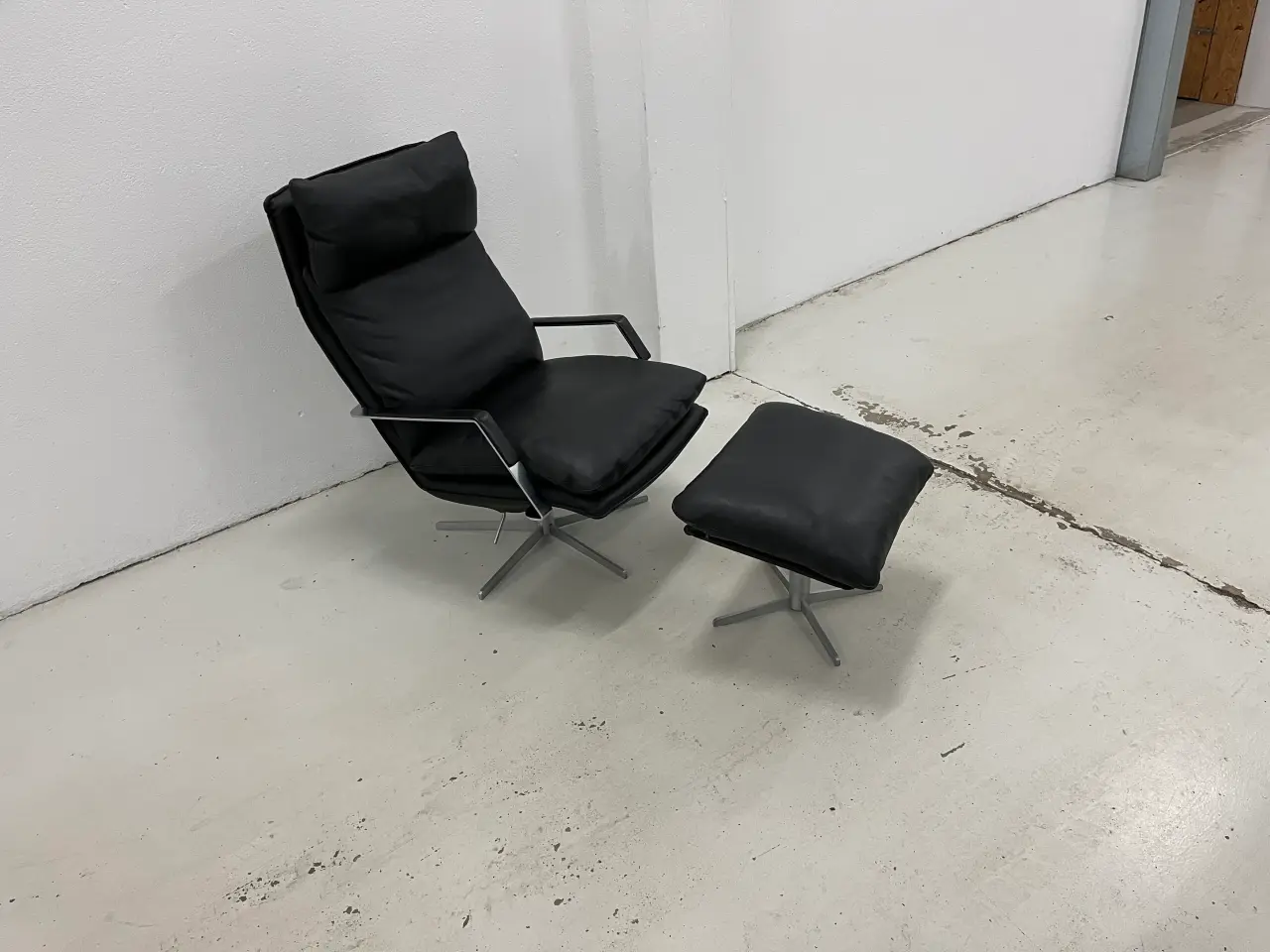 Billede 6 - Søren Lund SL330 hvilestol m/skammel i sort solid.