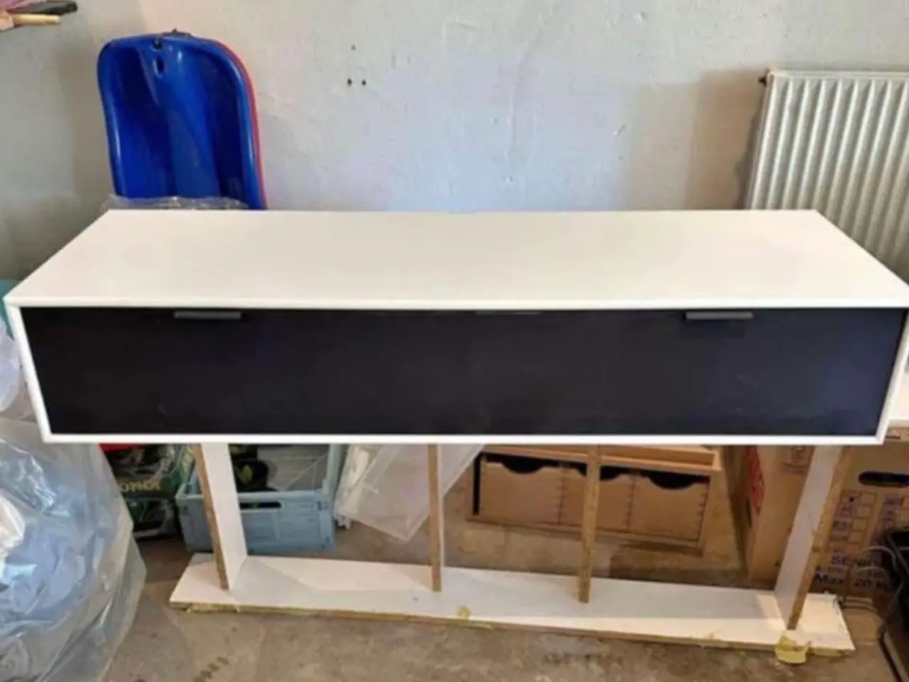 Billede 1 - Tv bord/hængende skrivebord