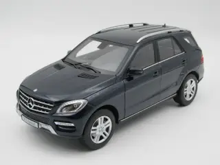 2011 Mercedes-Benz ML 1:18