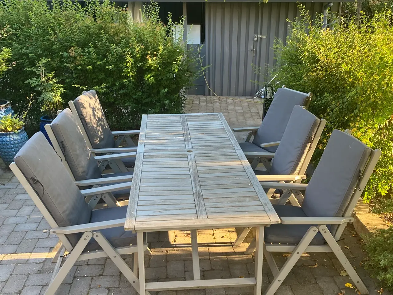 Billede 2 - Havebord med 6 stole og hynder 