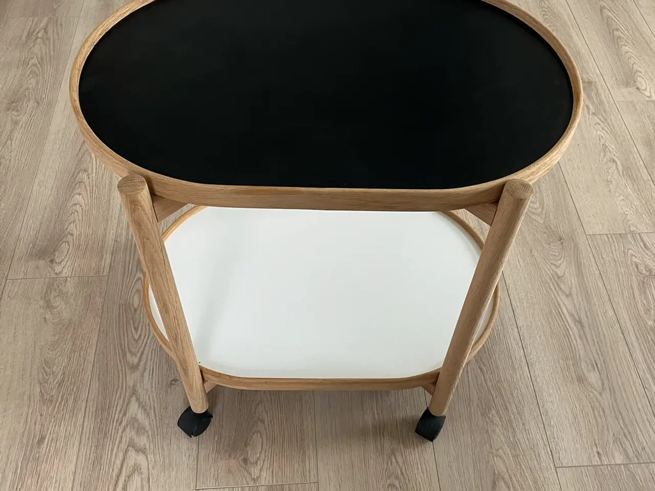 Billede 1 - 2 Ovale bakker borde 500 kr pr.stk