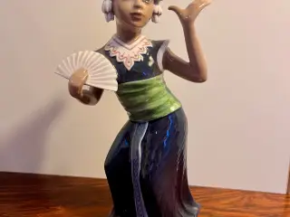 Aju Sitra (Dame med vifte) porcelænsfigur