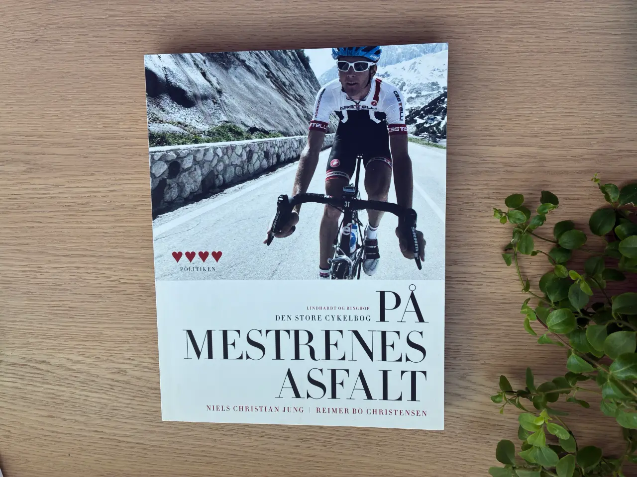 Billede 1 - PÅ MESTRENES ASFALT - Den store cykelbog