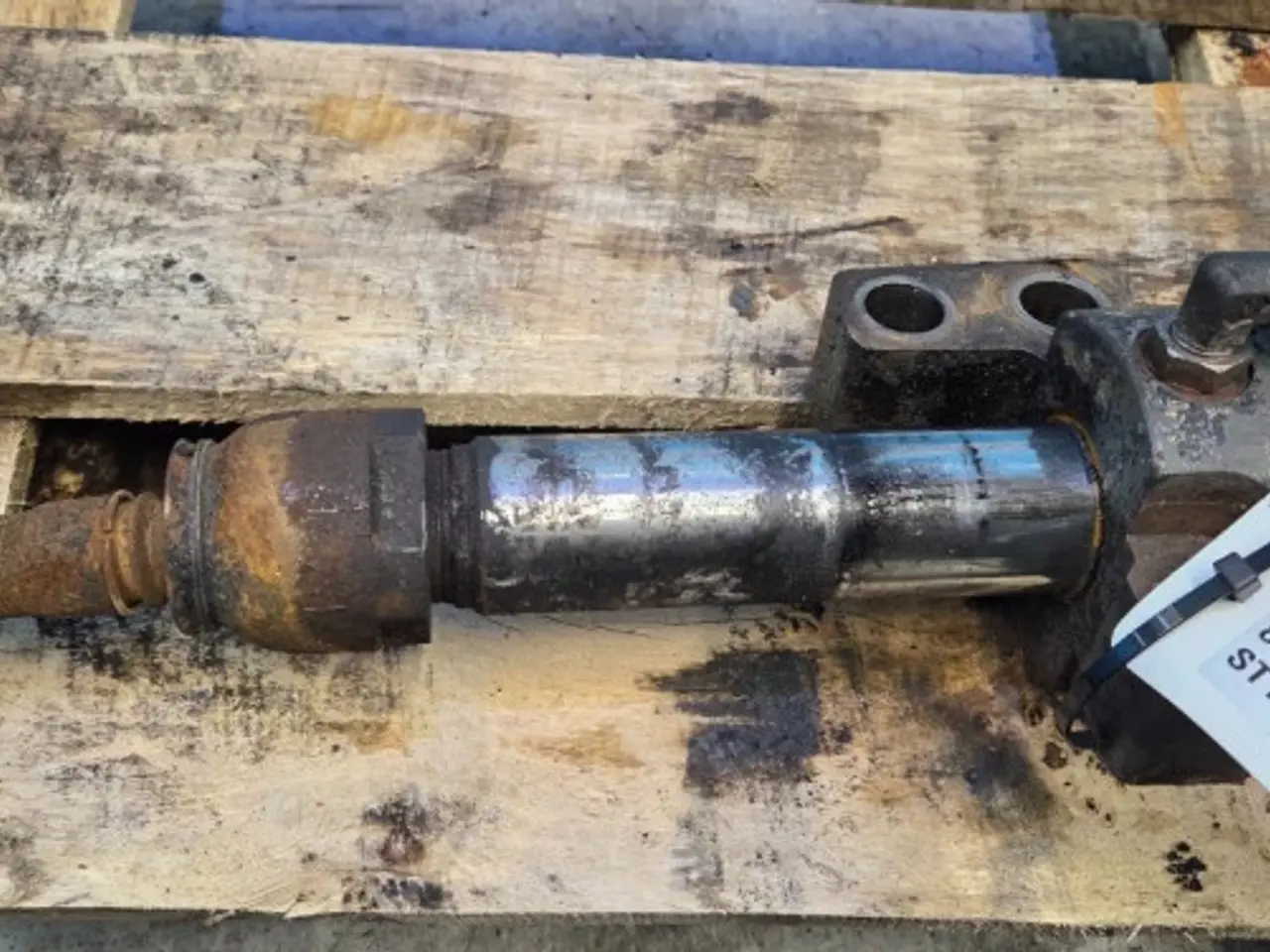Billede 6 - New Holland LB115B Styrecylinder 85807979