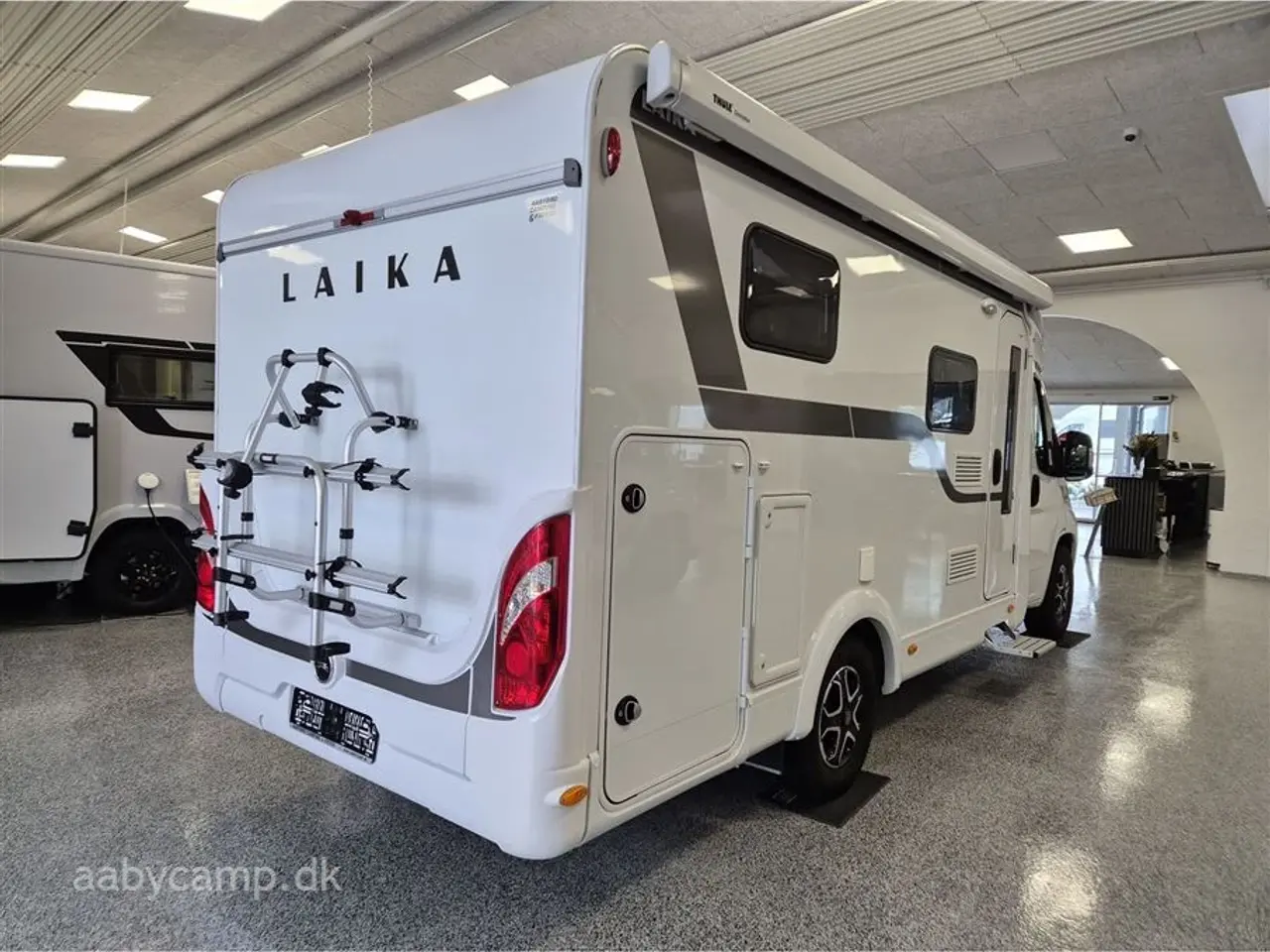 Billede 2 - 2022 - Laika Kosmo Compact 9 Slank og smidig model, perfekt til snoede kystveje. Automatgear.