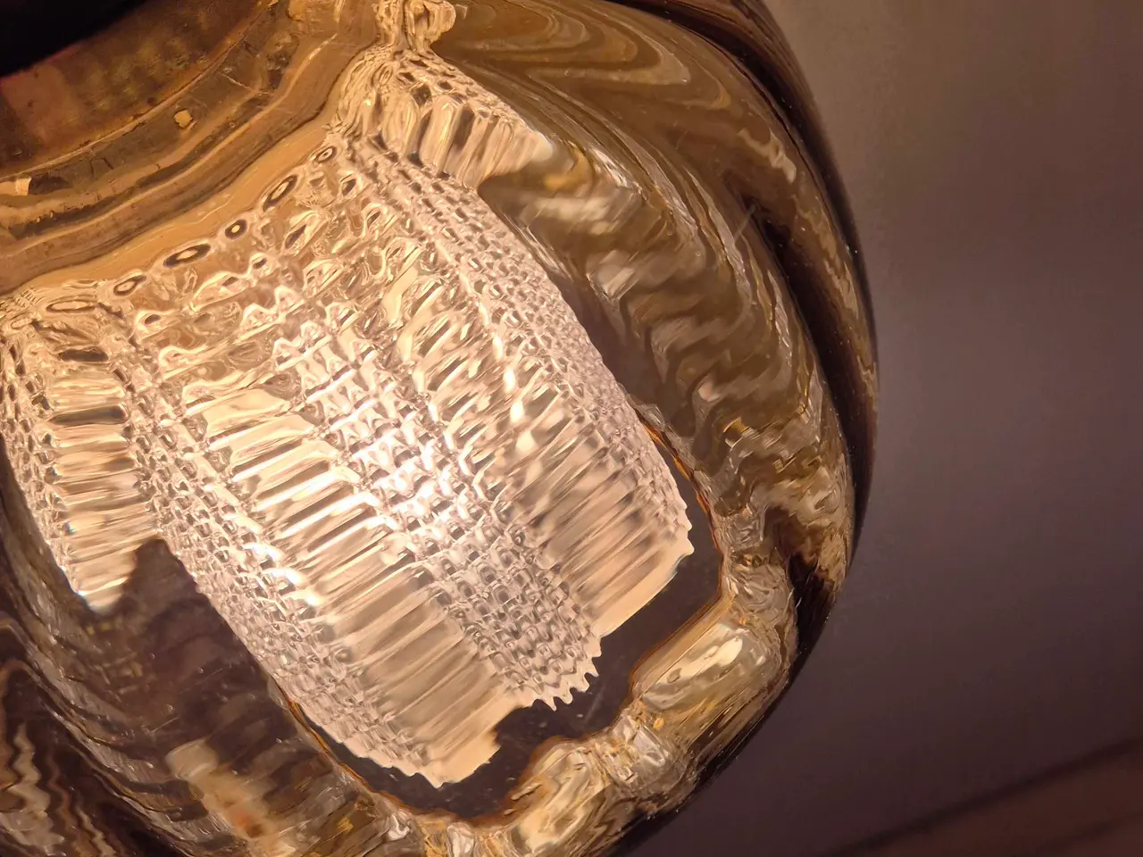 Billede 5 - Smuk svensk retrolampe i ravfarvet glas