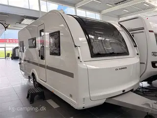 2026 - Adria Adora 532 UL Enkeltsenge med udtræk - Kompressor køleskab - Combi fyr og LED lys i teltskinnen.