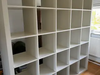 Hvid IKEA reol
