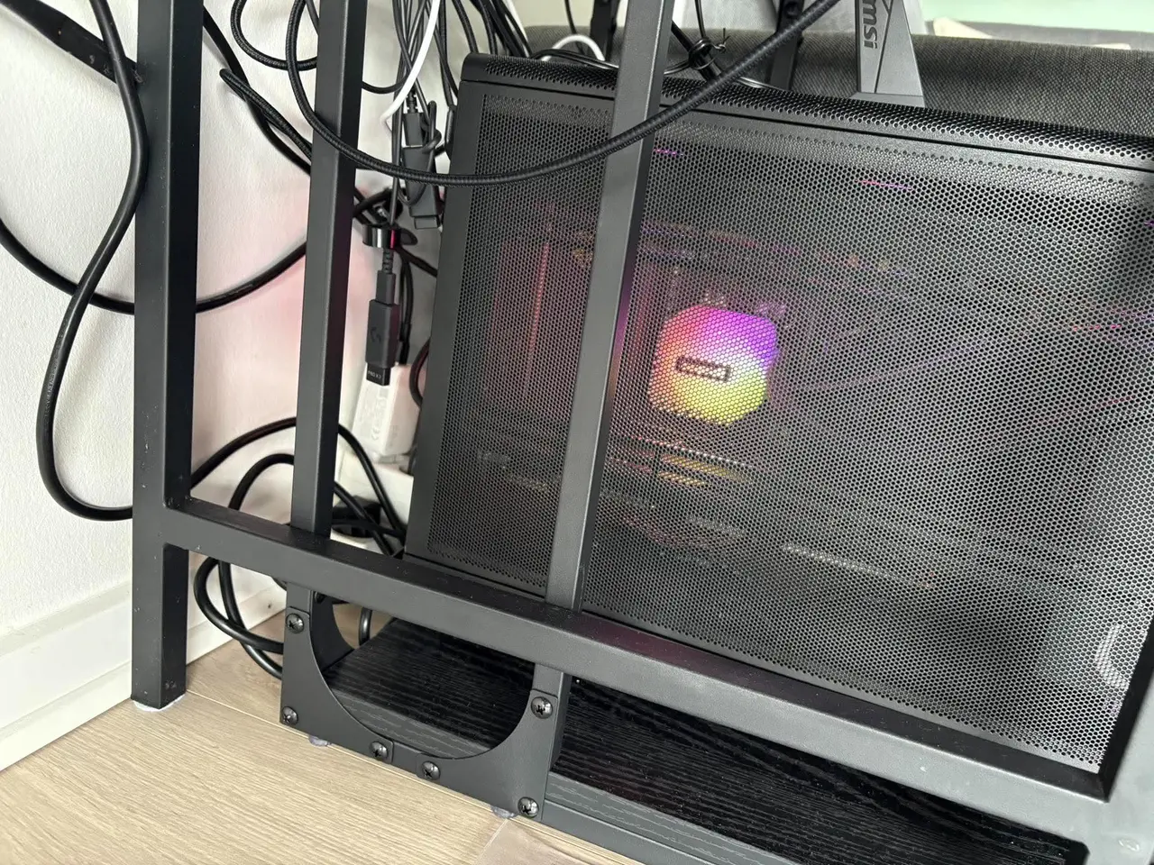 Billede 2 - Kompakt PC med Ryzen 7 9850X3D og 32 GB DDR5 RAM 