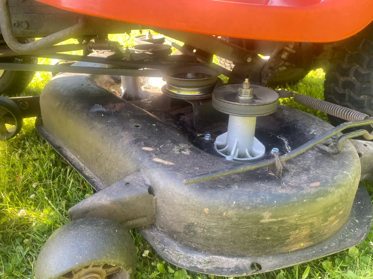 Billede 7 - Husqvarna YTH220T havetraktor