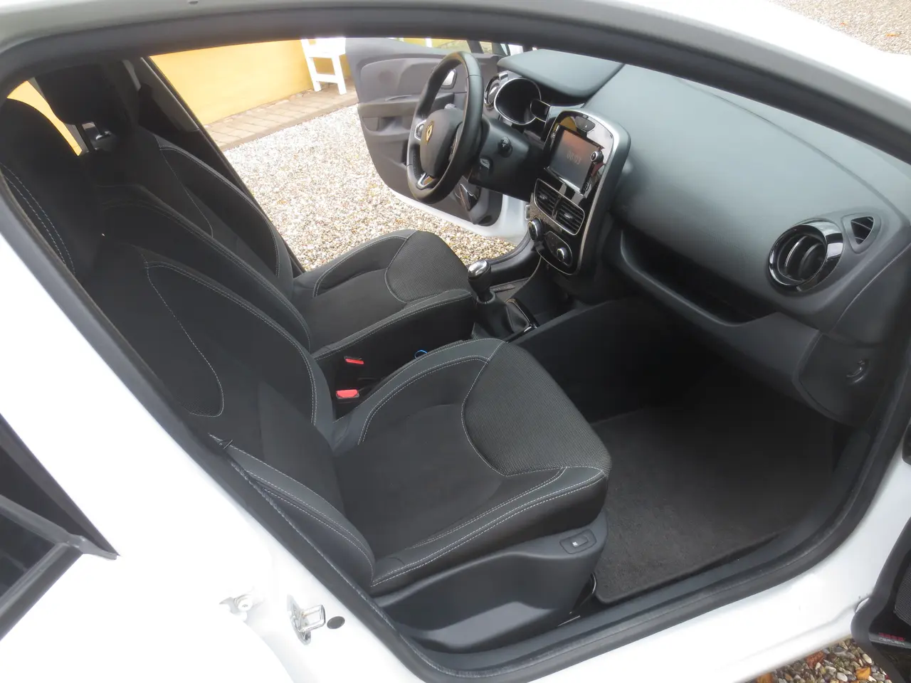 Billede 15 - Pæn Renault Ny Clio 1.5 CD St,car. År 18.