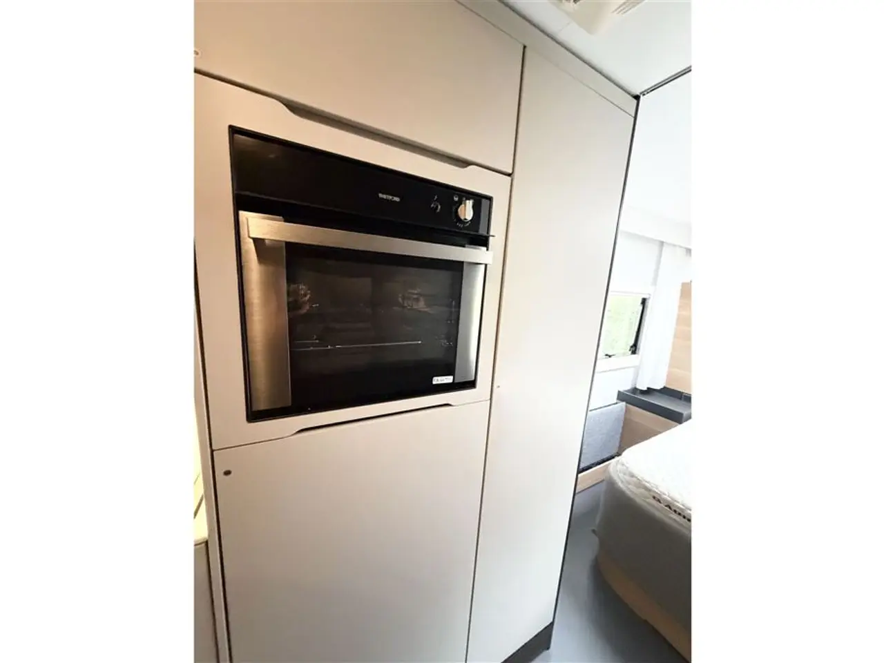Billede 21 - 2022 - Adria Astella 754 DP Queensbed-Alde-Gulvvarme-El Thule markise