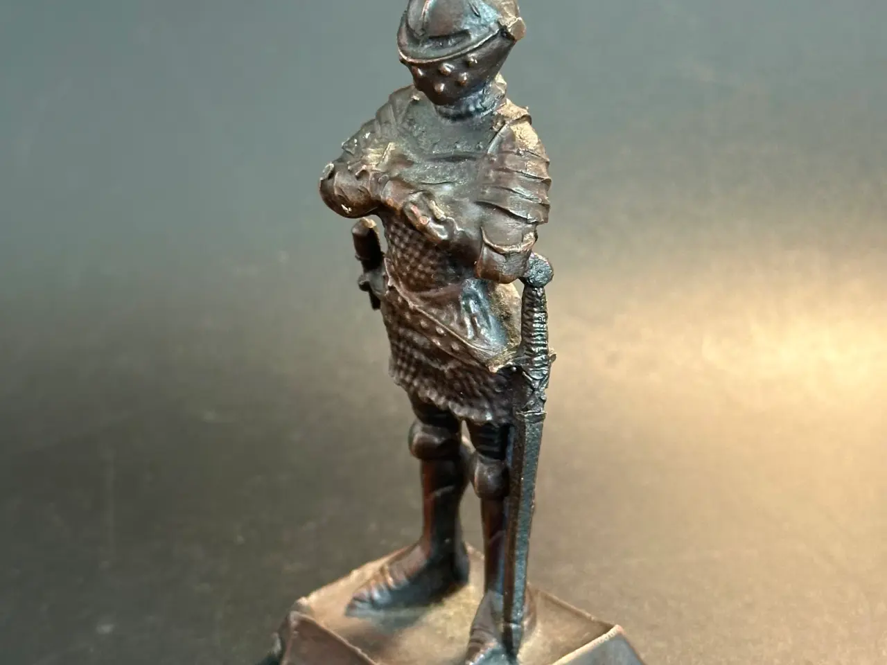 Billede 2 - Vintage miniature ridderfigur håndstøbt af bronze