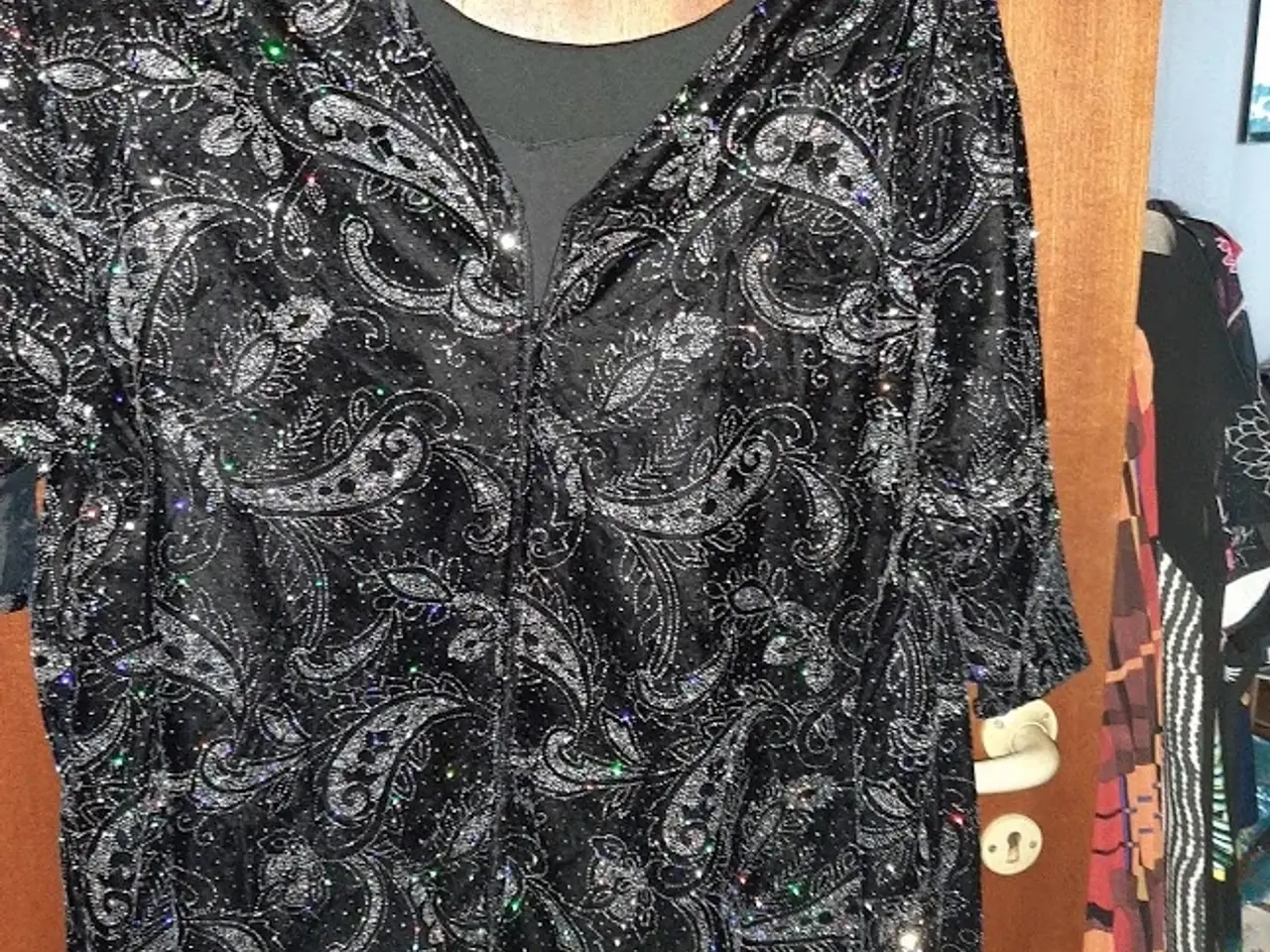 Billede 5 - kjole. med skønt paisley.mønster/Str.50 Glitter