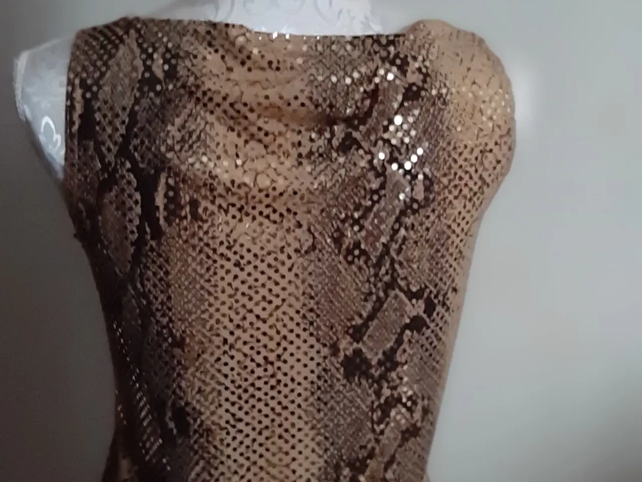 Billede 3 - Top.Sequin-palliet-m. animal print.u.ærmer/str: 36