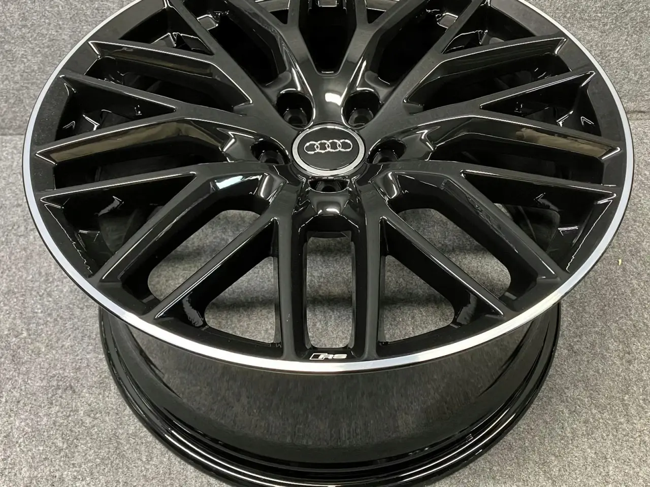 Billede 1 - ALUFÆLGE AUDI A5 8T0 19"