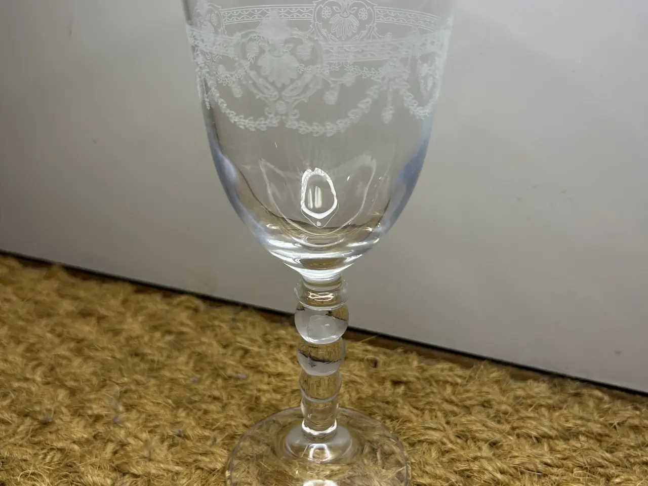 Billede 1 - Rødvinsglas m. ciseleringer