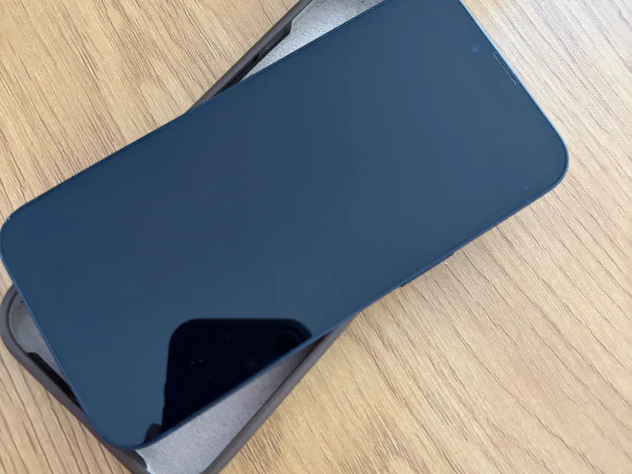 Billede 2 - iPhone 13, 128gb mørkeblå 