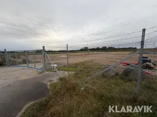 Hegn med dør og porte, Ishøj, ca. 680 meter