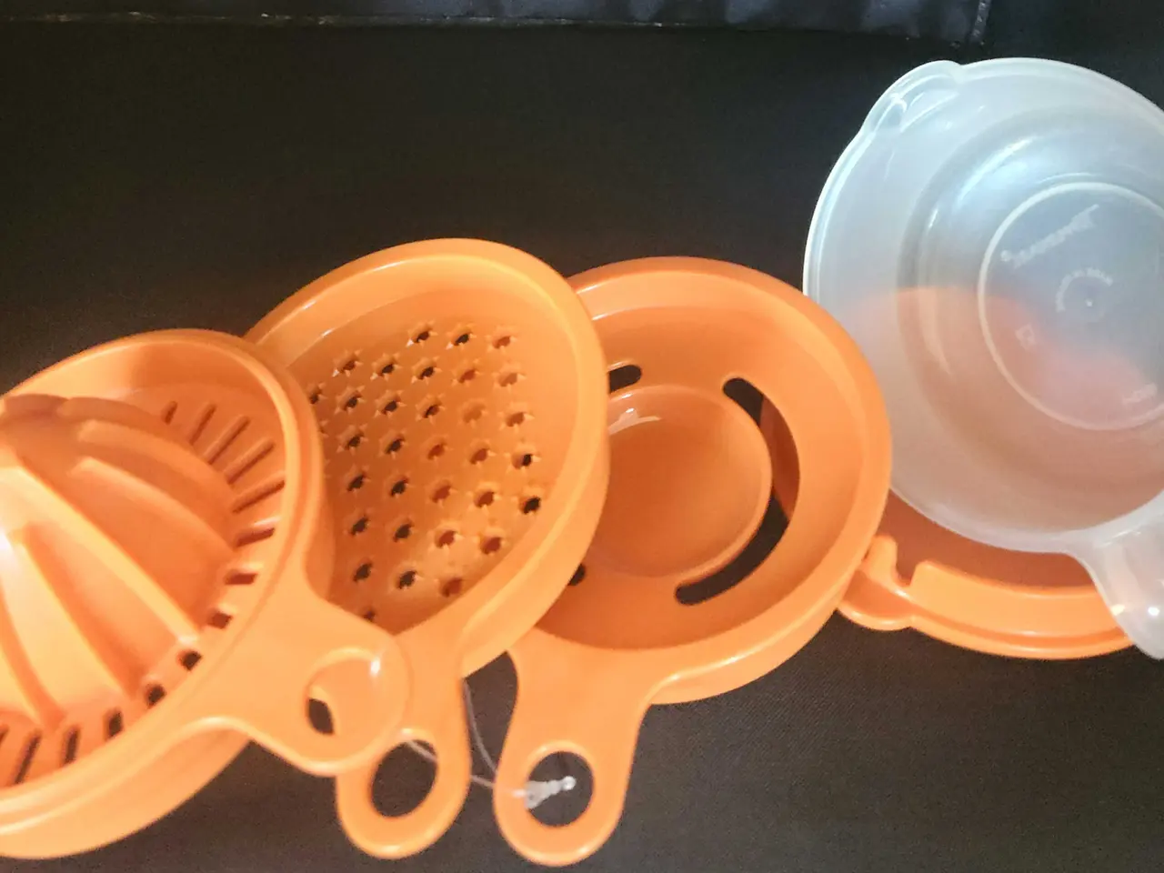 Billede 2 - Retrofarvet Tupperware Køkkensæt