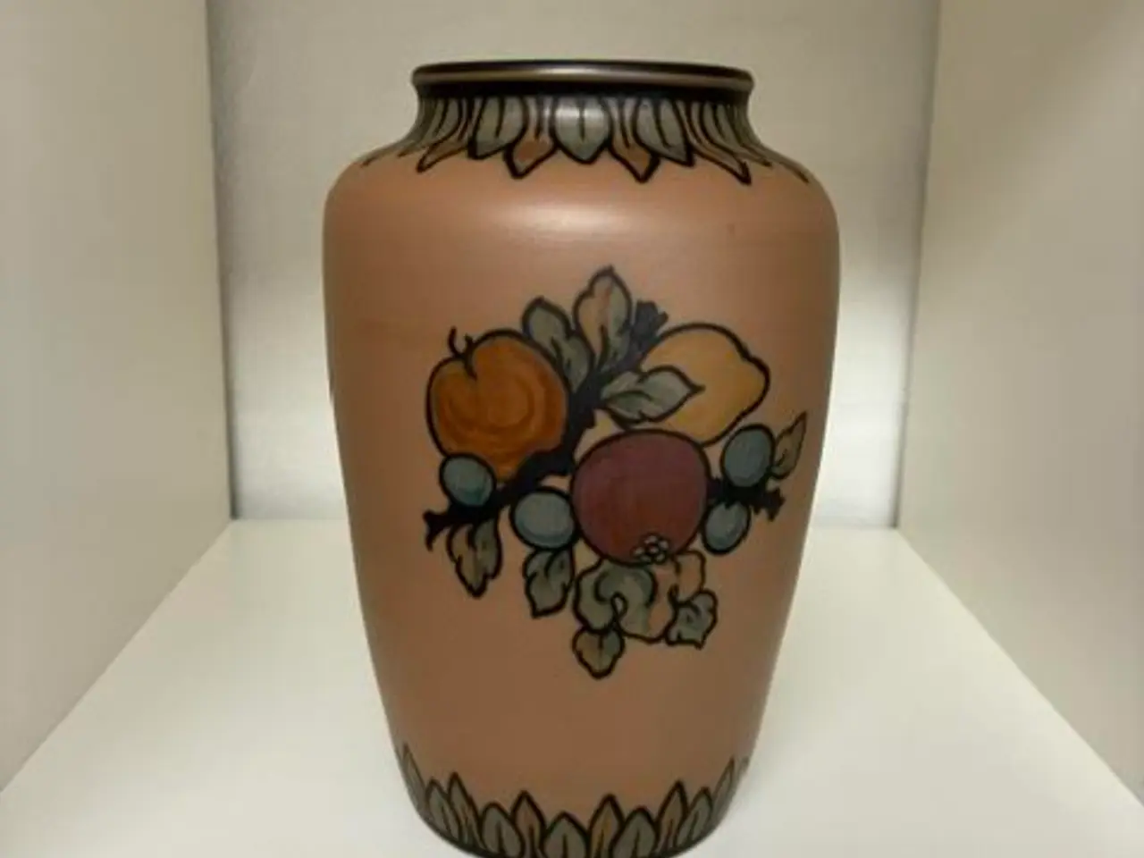 Billede 1 - Hjorth vase med frugtmotiv 20 cm høj