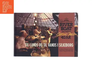 Til lands og til vands i Silkeborg – Riverboat Jazz Festival Classic Jazz 40 år (Bog)