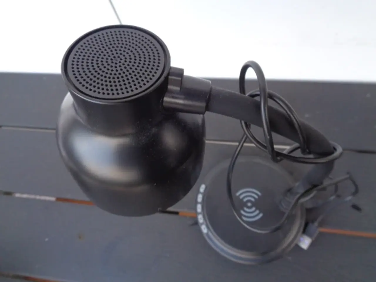 Billede 2 - Bordlampe med højtaler og oplader