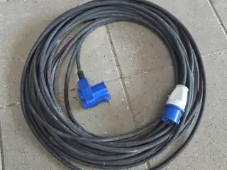 CEE kabel med schukoudtag 25 meter 3G2,5