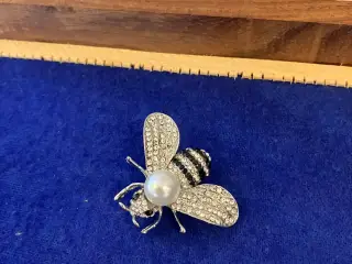 Sød lille broche