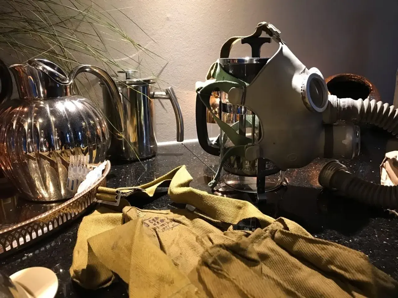 Billede 3 - Gasmaske gummi/latex stramtsiddende 4