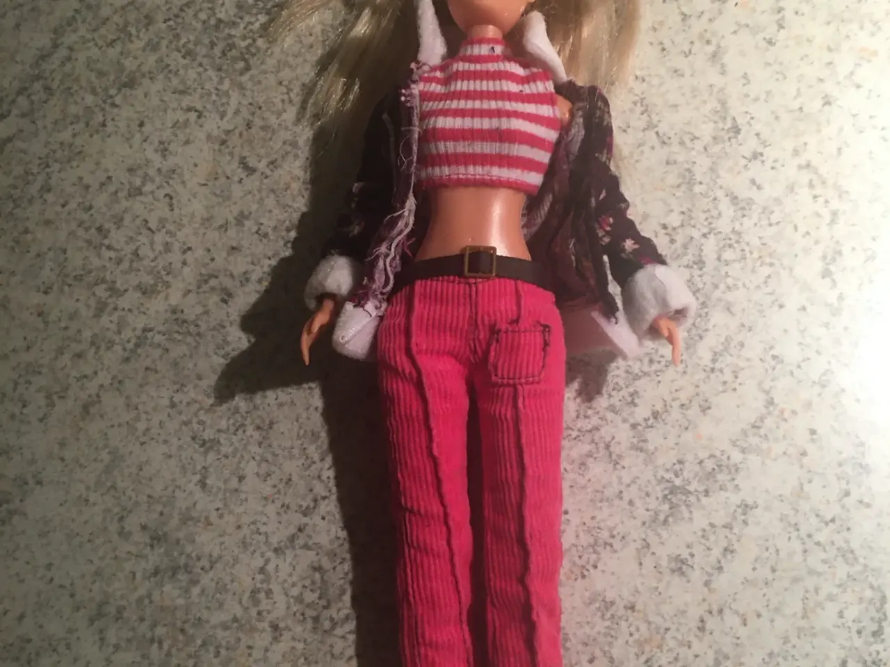 Billede 3 - Helt ny Barbie dukke med tøj